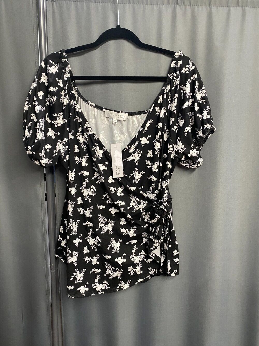 SOCIALITE Blouse Top Womens 2X Black Floral Sleeveless Square Neck Hipster B67